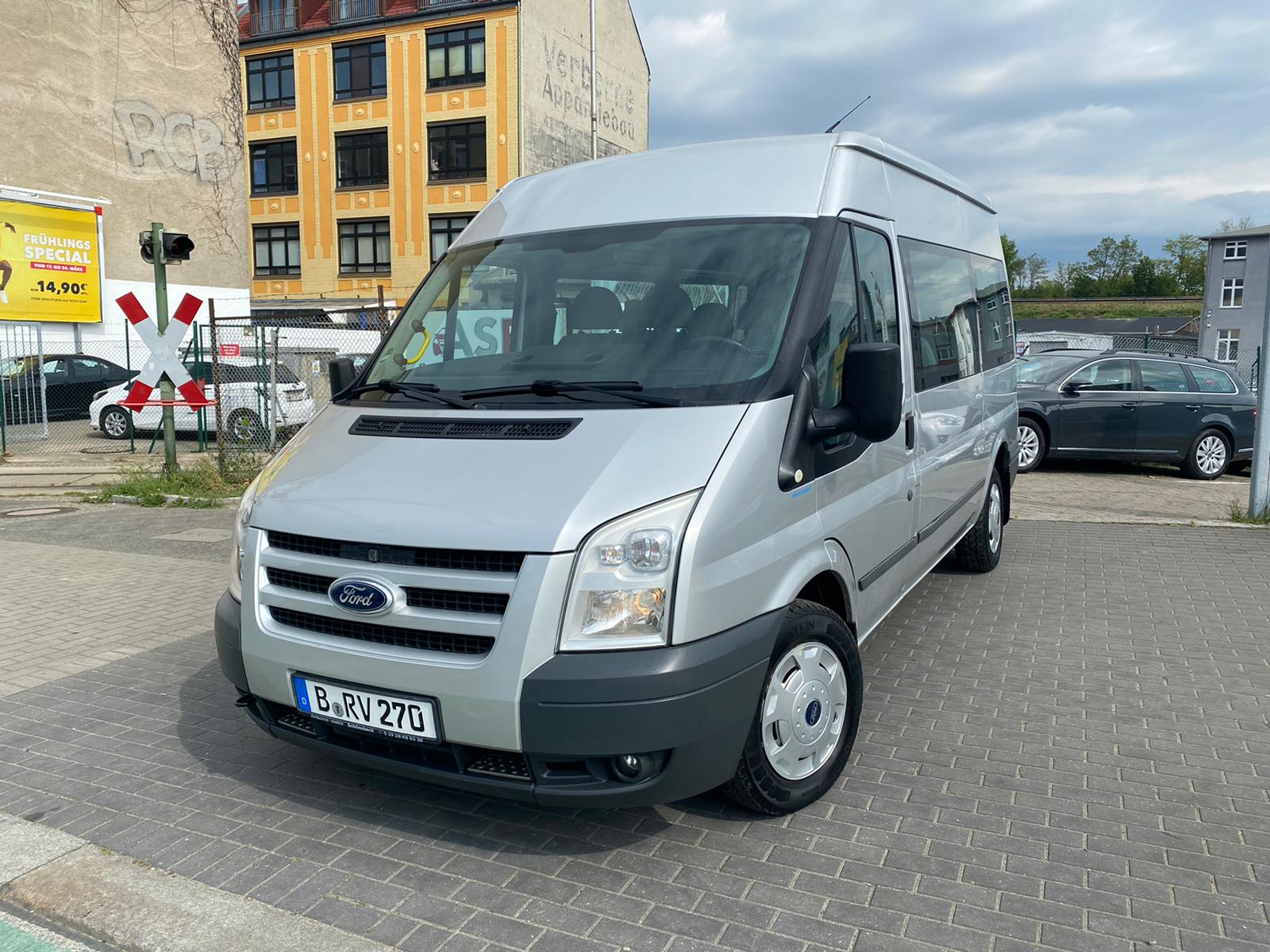 9 Plätze: MILES ergänzt Flotte um einen Ford Minibus