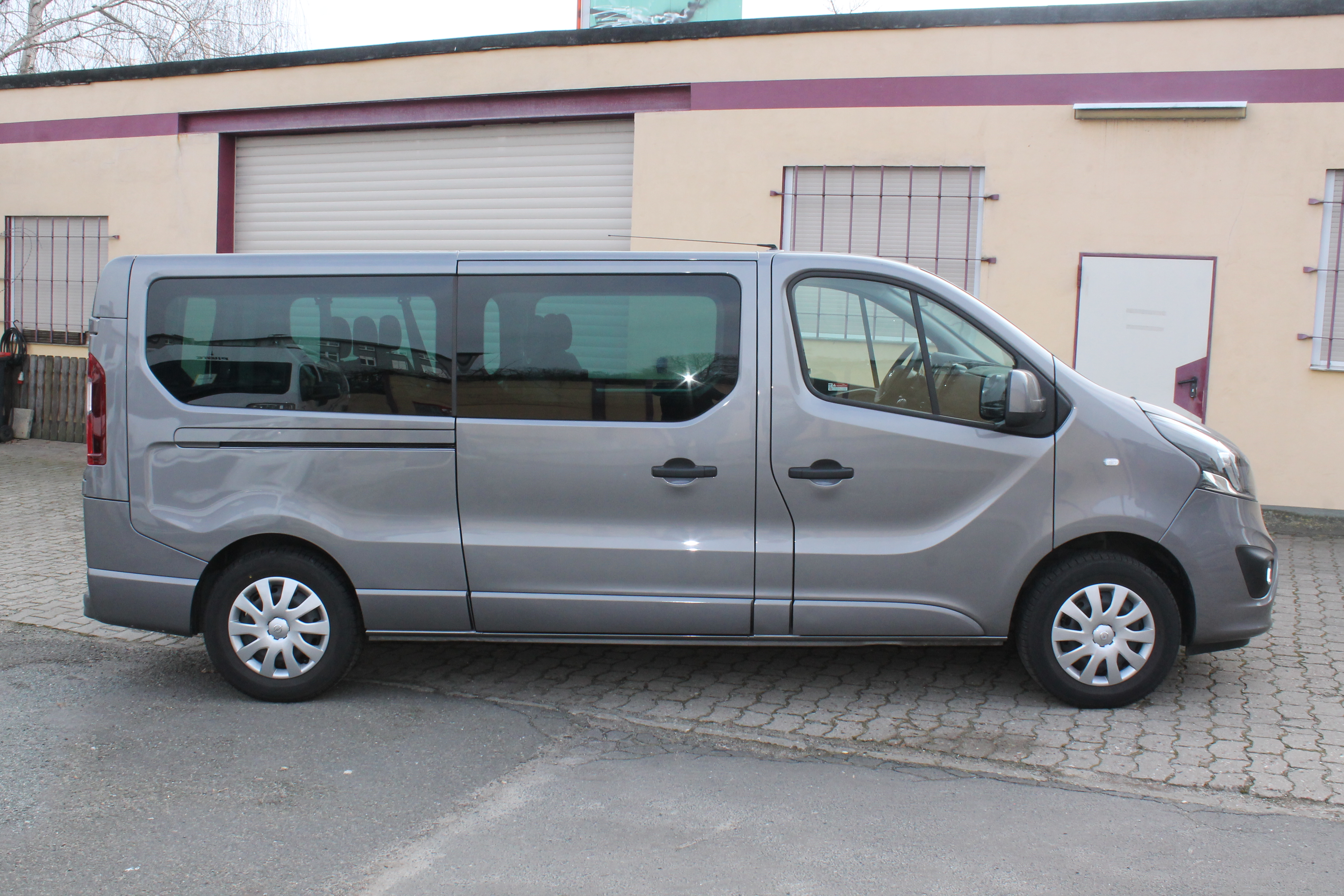 Opel Vivaro 9-Sitzer – Berger Reisemobile